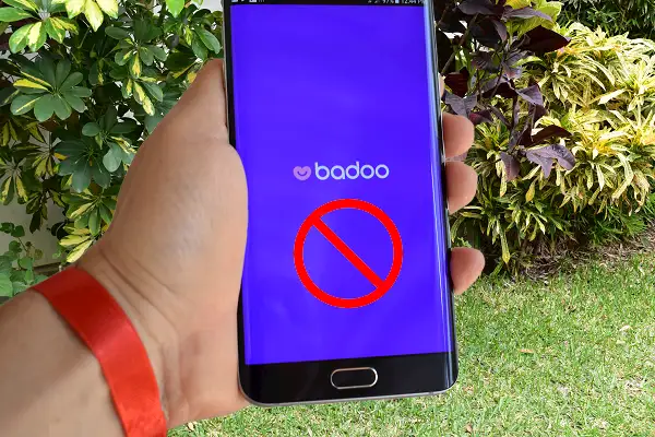 Logo badoo bloqueado en un smartphone