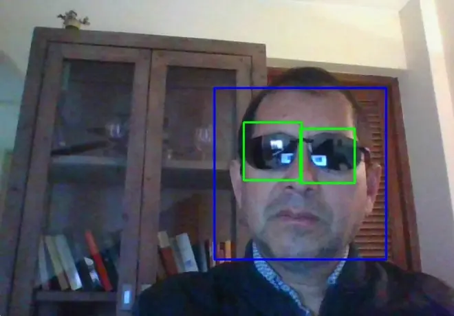 Detecção de Face com OpenCV e Haar Cascades usando a webcam